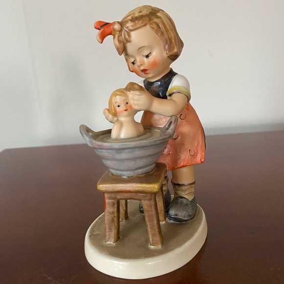 Goebel Hummel # 319 Doll Bath 1956 TMK 4 1964-72 - Picture 1 of 7
